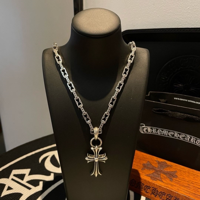 Ch*0me He**ts necklaces